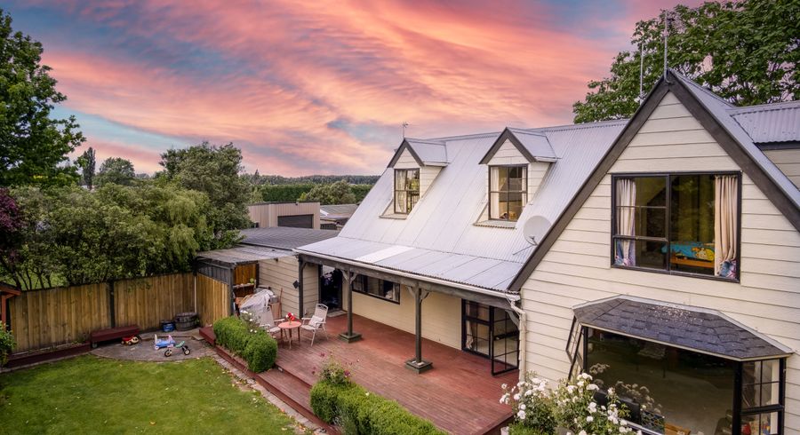  at 52 Gladstone Road, Woodend, Woodend