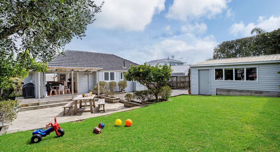  at 27 Temple Street, Meadowbank, Auckland