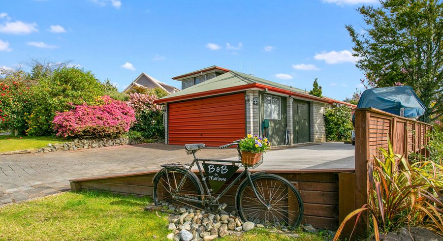  at 7 Marlowe Drive, Leamington, Cambridge