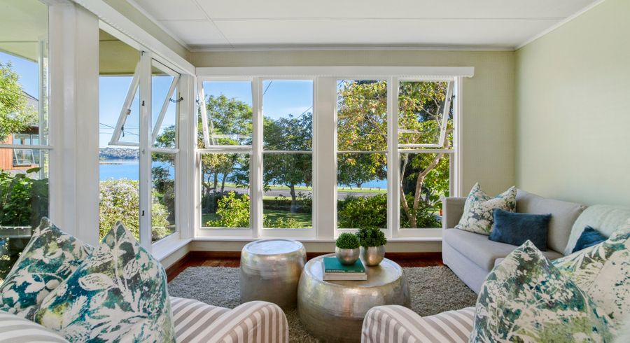  at 12 Kiwi Esplanade, Mangere Bridge, Auckland