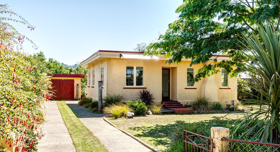  at 82 Old Mill Road, Brooklyn