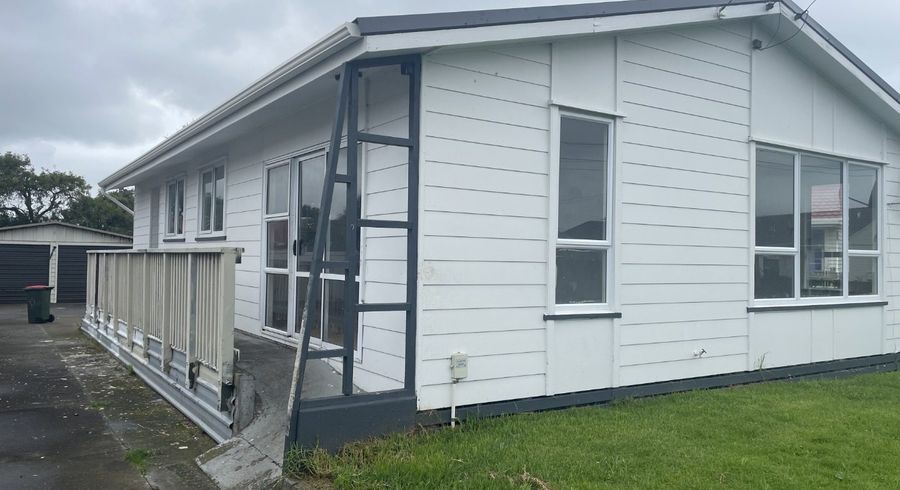  at 27 Acourt Street, Hawera
