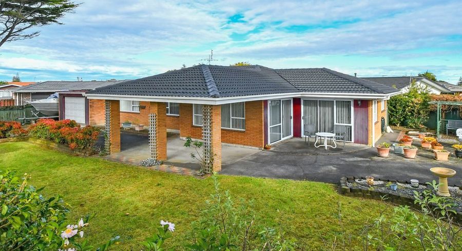  at 12 Gibbons Road, Weymouth, Auckland
