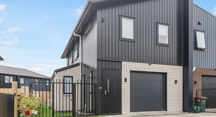  at 2/64 Cabourne Drive, Glenview, Hamilton