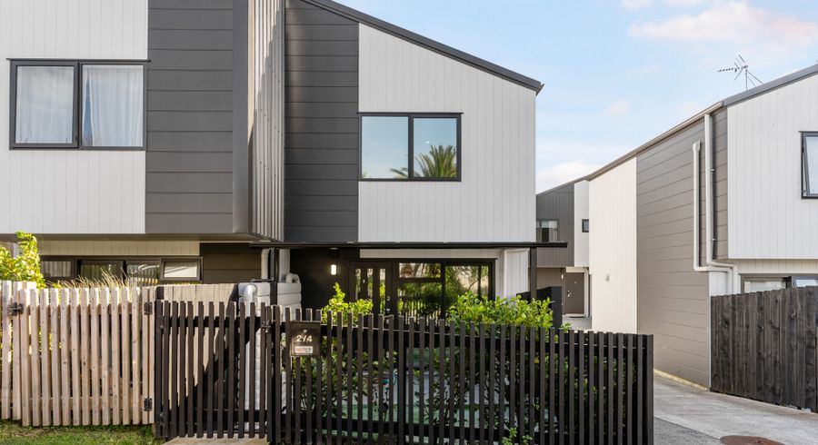  at 2/4 Harry Ward Place, Henderson, Waitakere City, Auckland