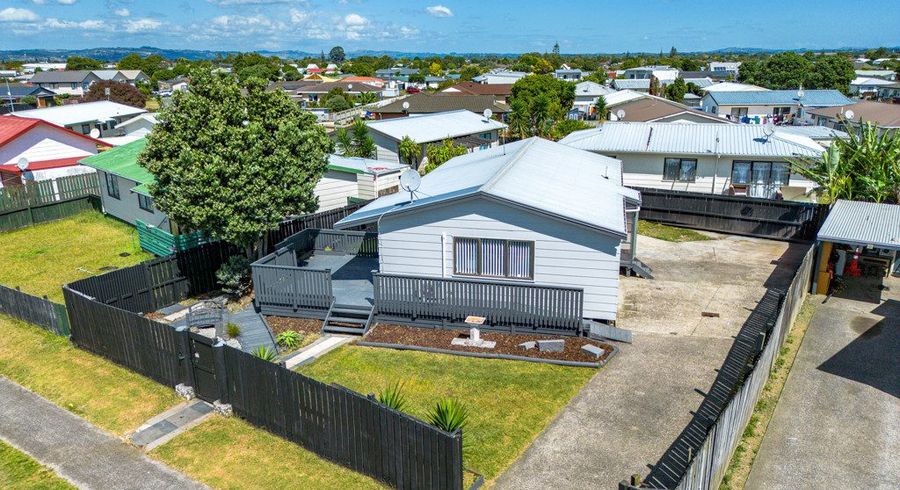  at 2/12 Templeton Place, Clendon Park, Auckland
