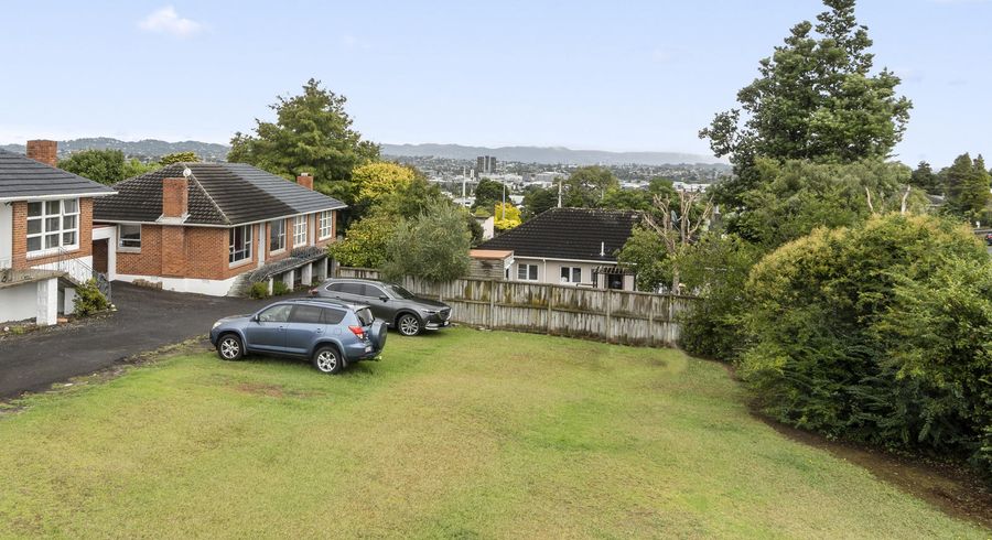  at 2/0 Blockhouse Bay Road, Avondale, Auckland