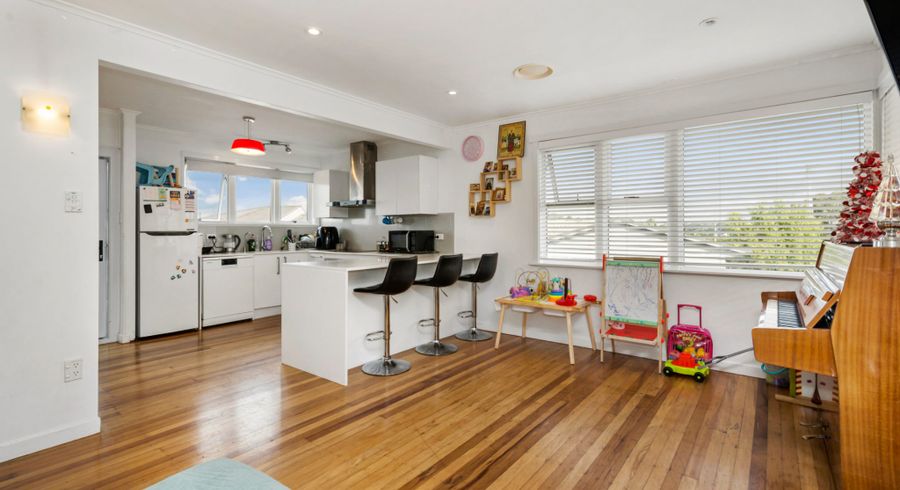  at 1/662 East Coast Road, Pinehill, North Shore City, Auckland