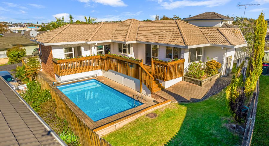  at 14 Heversham Place, Glendene, Auckland
