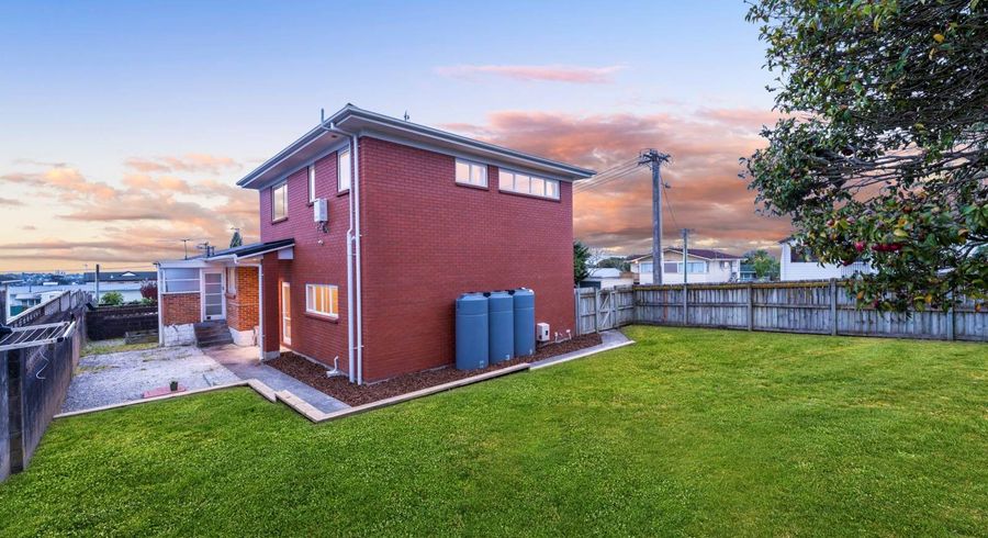  at 2/2 Tye Road, Hillcrest, North Shore City, Auckland