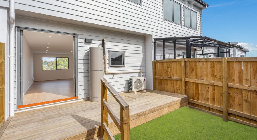  at 49D Oaktree Avenue, Browns Bay, North Shore City, Auckland