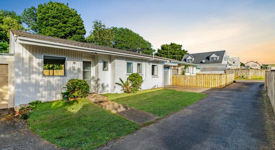  at 2/6 Thorn Place, Papatoetoe, Manukau City, Auckland