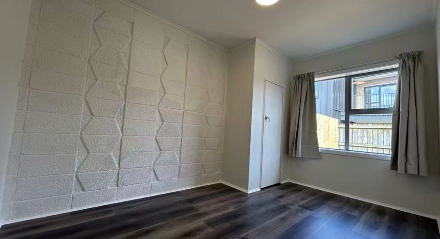  at 2/12A Lunn Avenue, Mount Wellington, Auckland City, Auckland