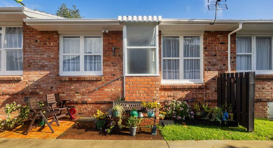  at 2/10 Walker Road, Point Chevalier, Auckland City, Auckland