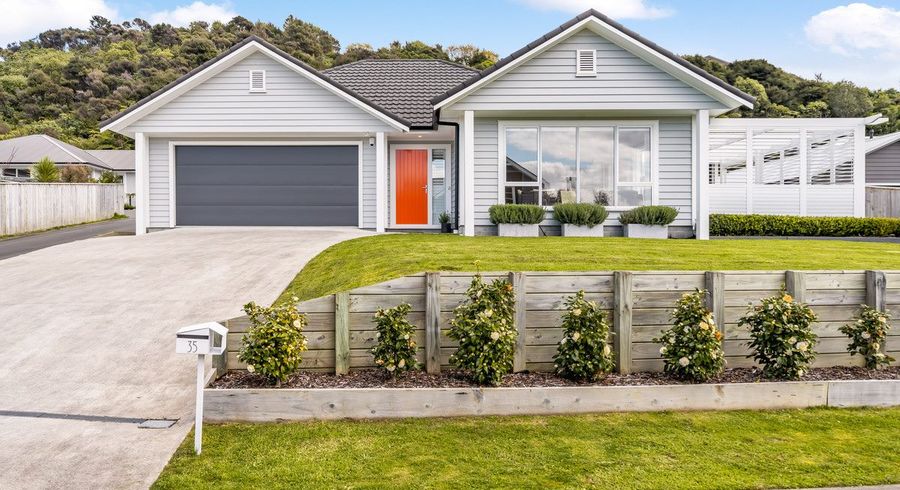  at 35 Kurth Crescent, Silverstream, Upper Hutt