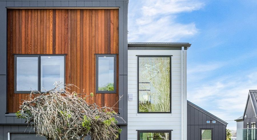  at 21 Knights Road, Rothesay Bay, North Shore City, Auckland