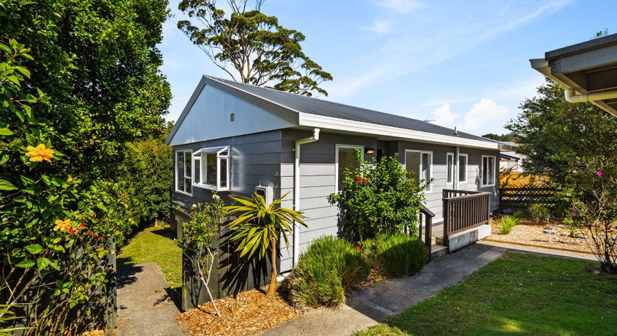  at 41 Meadowvale Rise, Titirangi, Waitakere City, Auckland