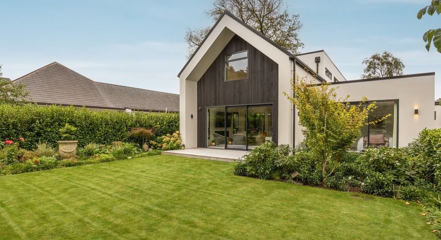  at 16B Daresbury Lane, Fendalton, Christchurch City, Canterbury