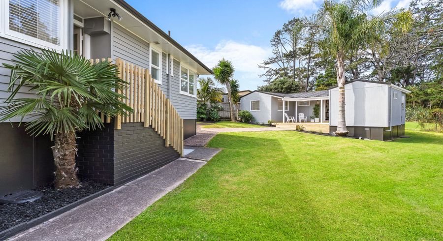  at 7 Thornlow Street, Glendene, Waitakere City, Auckland