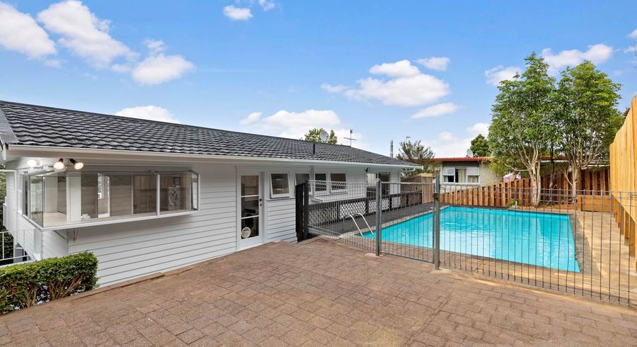  at 23 Easton Park Parade, Glenfield, Auckland