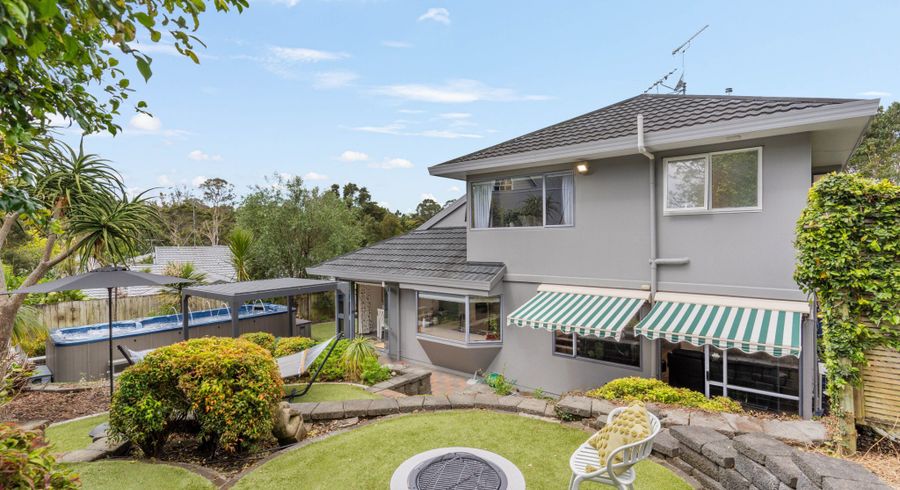  at 12 La Roche Place, Northcote, Auckland