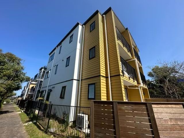  at 318 Wairau Park Road, Glenfield, North Shore City, Auckland