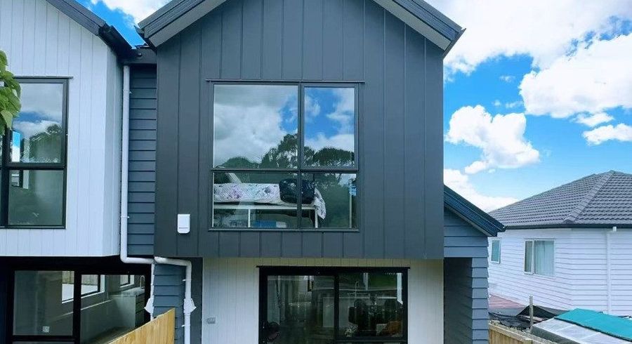  at 7/2A Mantra Road, Massey, Waitakere City, Auckland