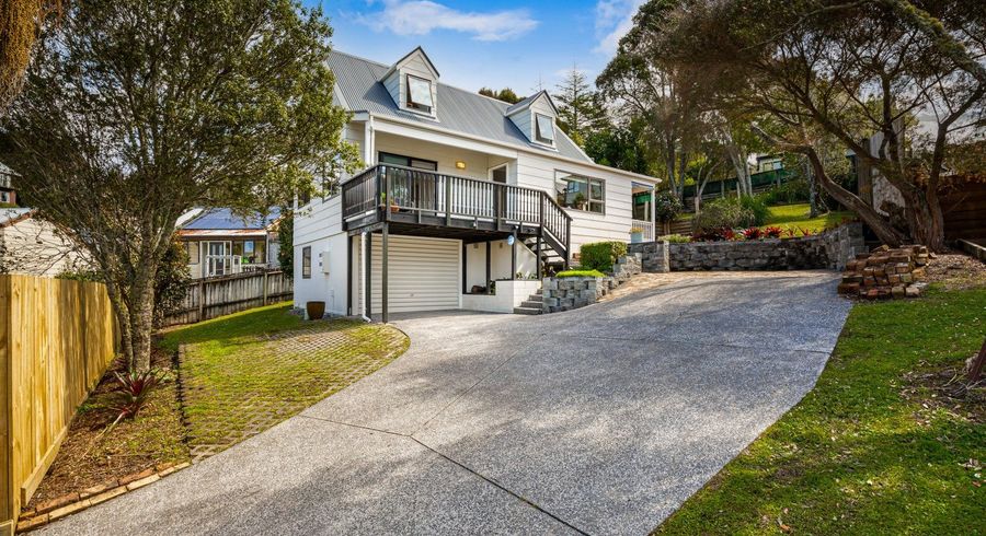  at 2/32 Palliser Lane, Browns Bay, Auckland