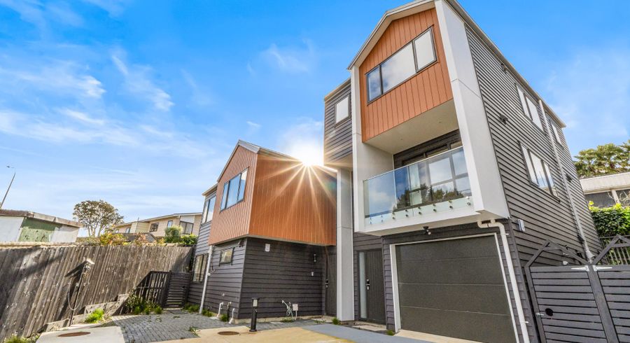  at 11/6 Woodhouse Place, West Harbour, Waitakere City, Auckland
