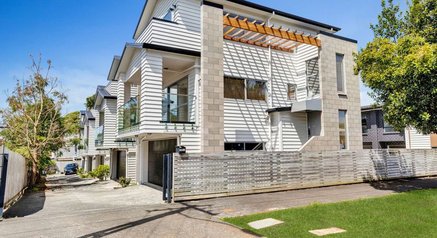  at 10E Holland Avenue, Point England, Auckland