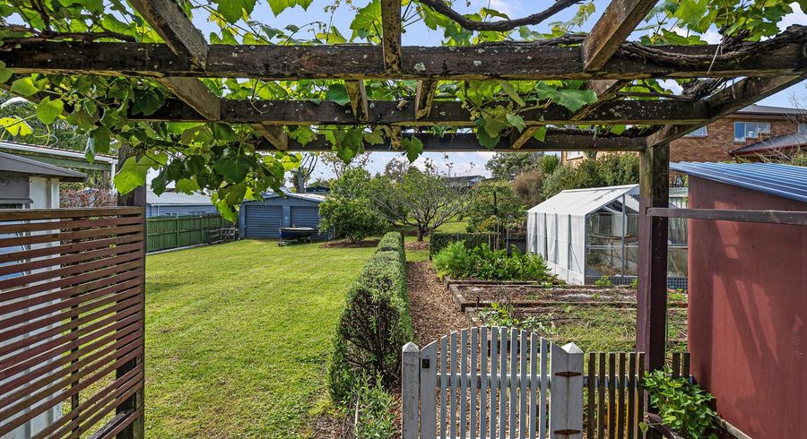  at 25 Felgrove Street, Glendene, Waitakere City, Auckland