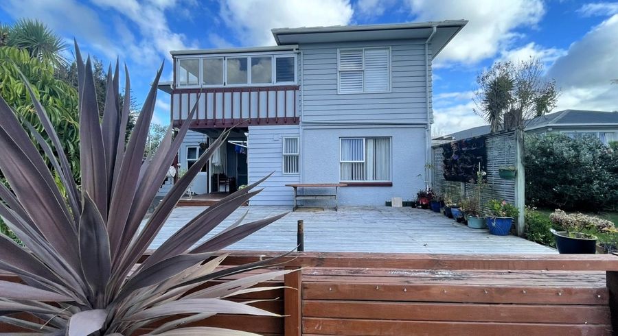  at 8 Divich Avenue, Te Atatu South, Waitakere City, Auckland