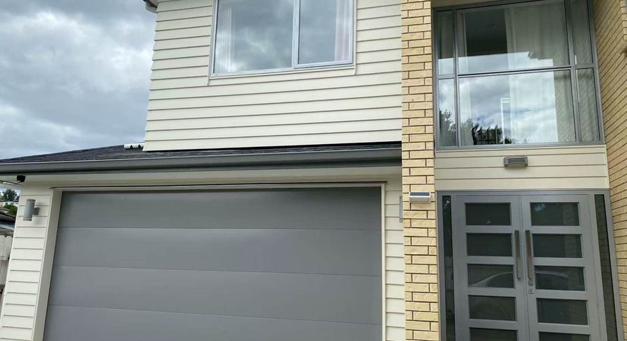  at 35 South Kensington Way, Henderson, Waitakere City, Auckland