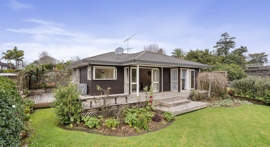  at 10 Lochend Place, Highland Park, Auckland