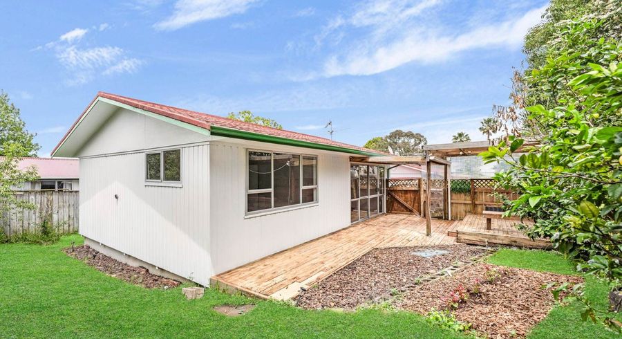  at 2/26 Kemp Road, Massey, Auckland