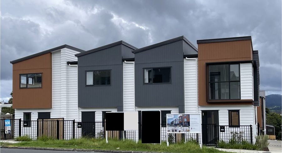  at 4/250 Great North Road, Henderson, Waitakere City, Auckland