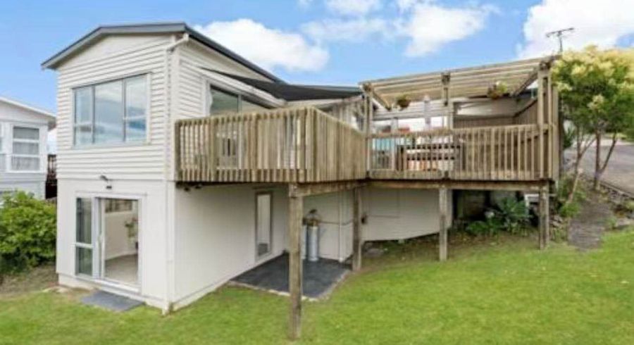  at 24 Kiteroa Terrace, Rothesay Bay, North Shore City, Auckland