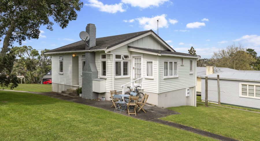  at 50 Woodlands Crescent, Browns Bay, North Shore City, Auckland