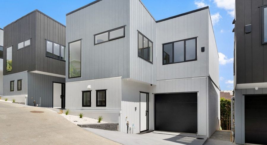  at 2/3a Long Bay Drive, Torbay, North Shore City, Auckland