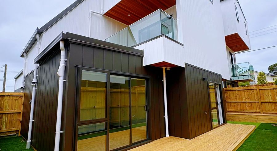  at 14b Elcoat Ave, Henderson, Waitakere City, Auckland