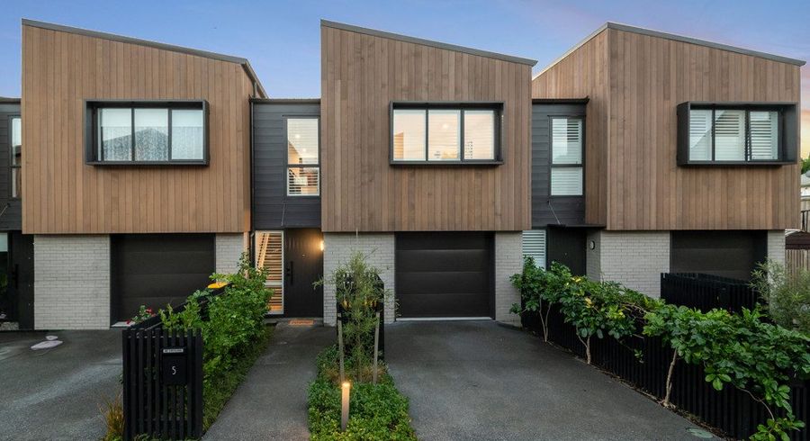  at 5 Nga Tutu Place, Belmont, North Shore City, Auckland