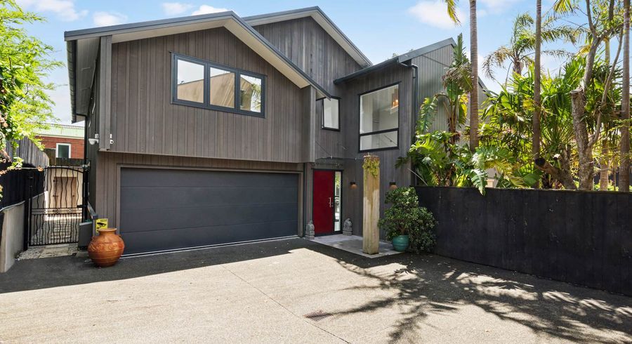  at 2/2 Hauraki Road, Hauraki, Auckland
