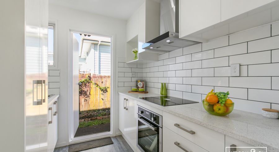  at 2/42 Kenderdine Road, Papatoetoe, Auckland