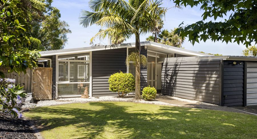  at 4 Gladys Avenue, Glenfield, Auckland