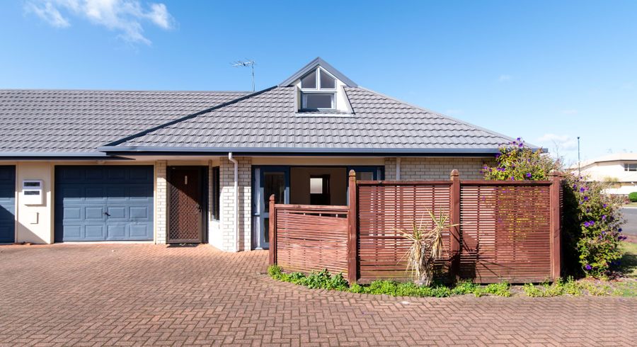  at 4/66 Kawaha Point Road, Kawaha Point, Rotorua, Bay Of Plenty