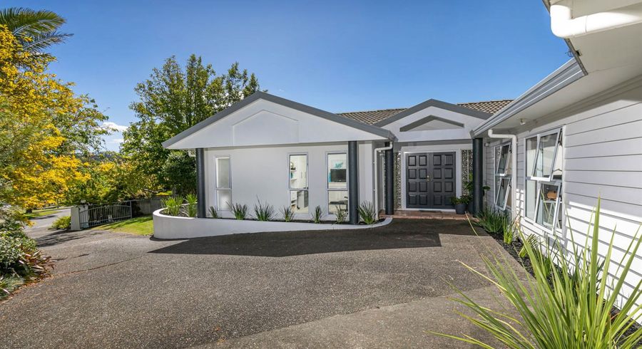  at 32 Waipuia Place, Greenhithe, Auckland