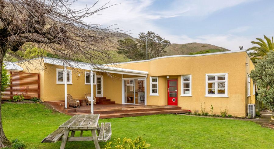  at 85 Avoca Valley Road, Heathcote, Christchurch City, Canterbury