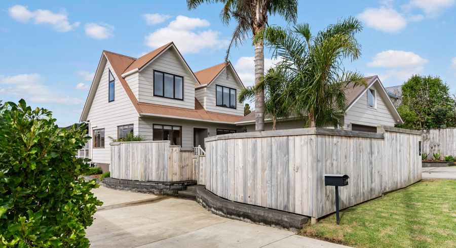  at 12 Cleve Road, Green Bay, Waitakere City, Auckland