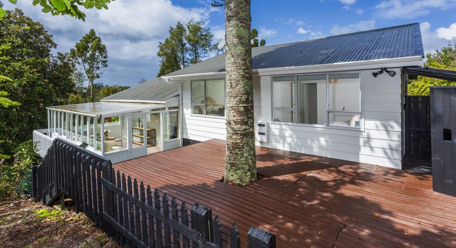  at 16 West Glade Crescent, Birkdale, North Shore City, Auckland
