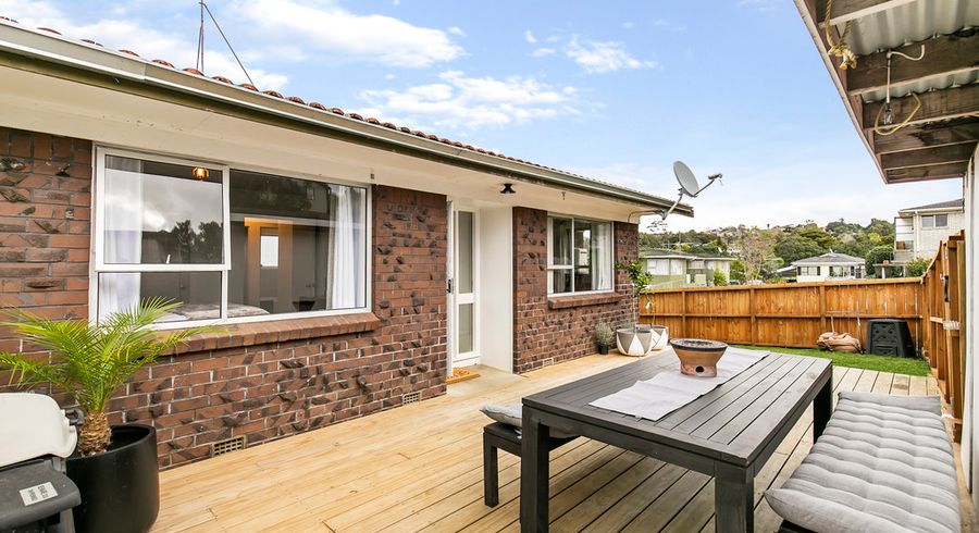  at 1/27 Mannering Place, Hillcrest, Auckland